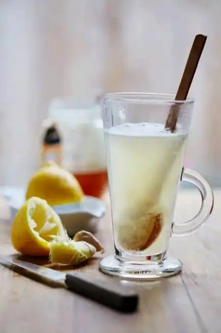 Hot lemon with ginger